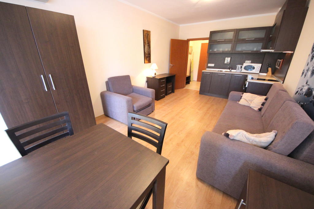 Menada Chateau Valon Apartment Sunny Beach Room photo