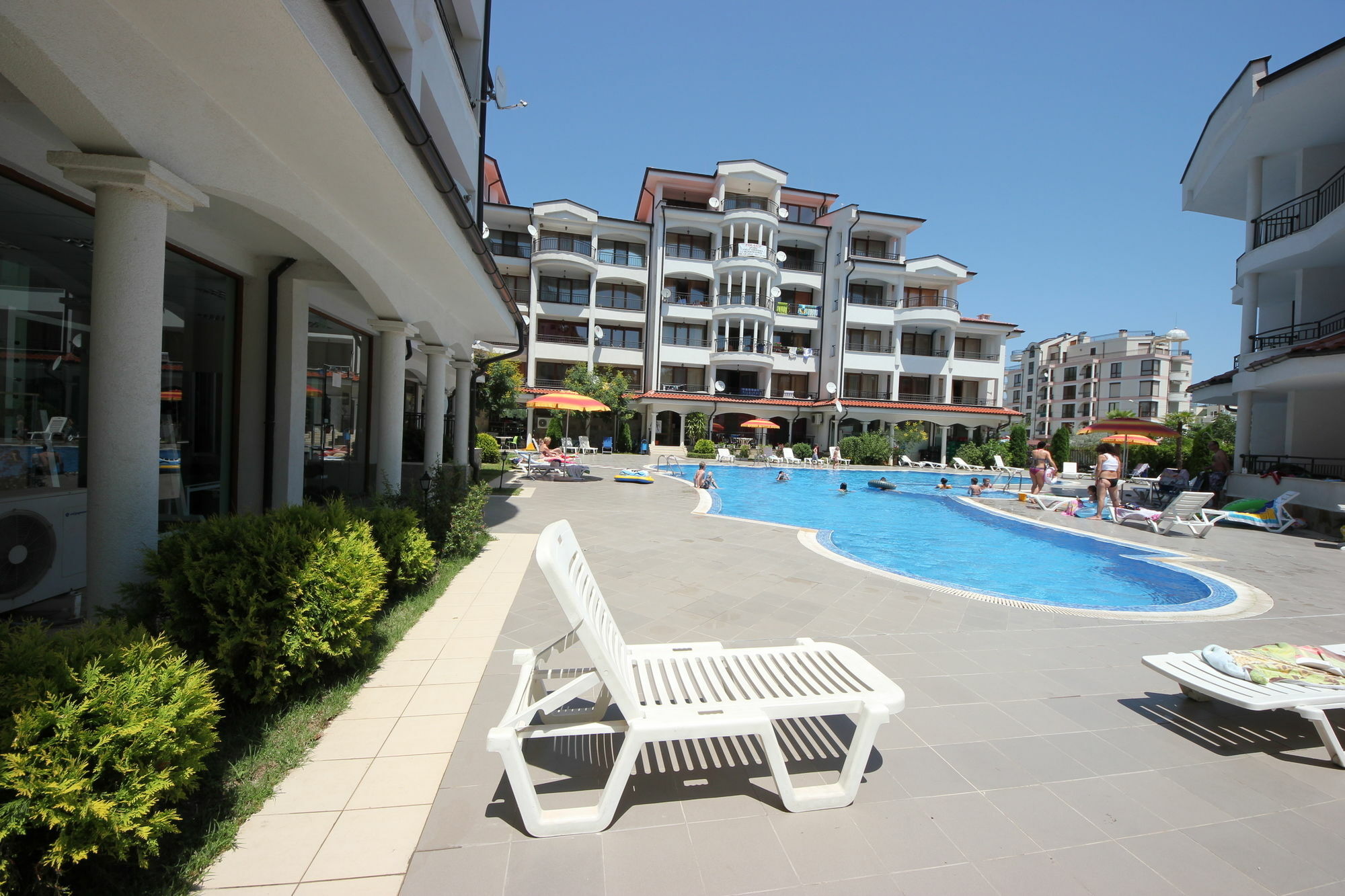 Menada Chateau Valon Apartment Sunny Beach Exterior photo