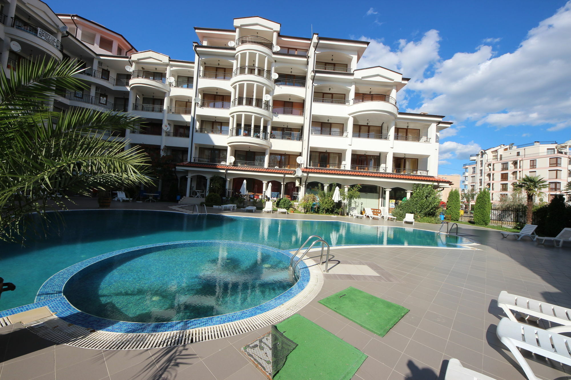 Menada Chateau Valon Apartment Sunny Beach Exterior photo
