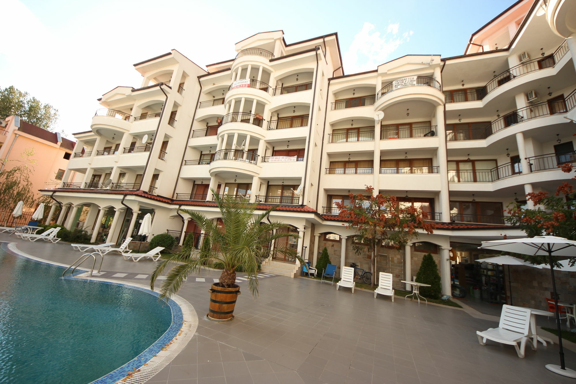 Menada Chateau Valon Apartment Sunny Beach Exterior photo